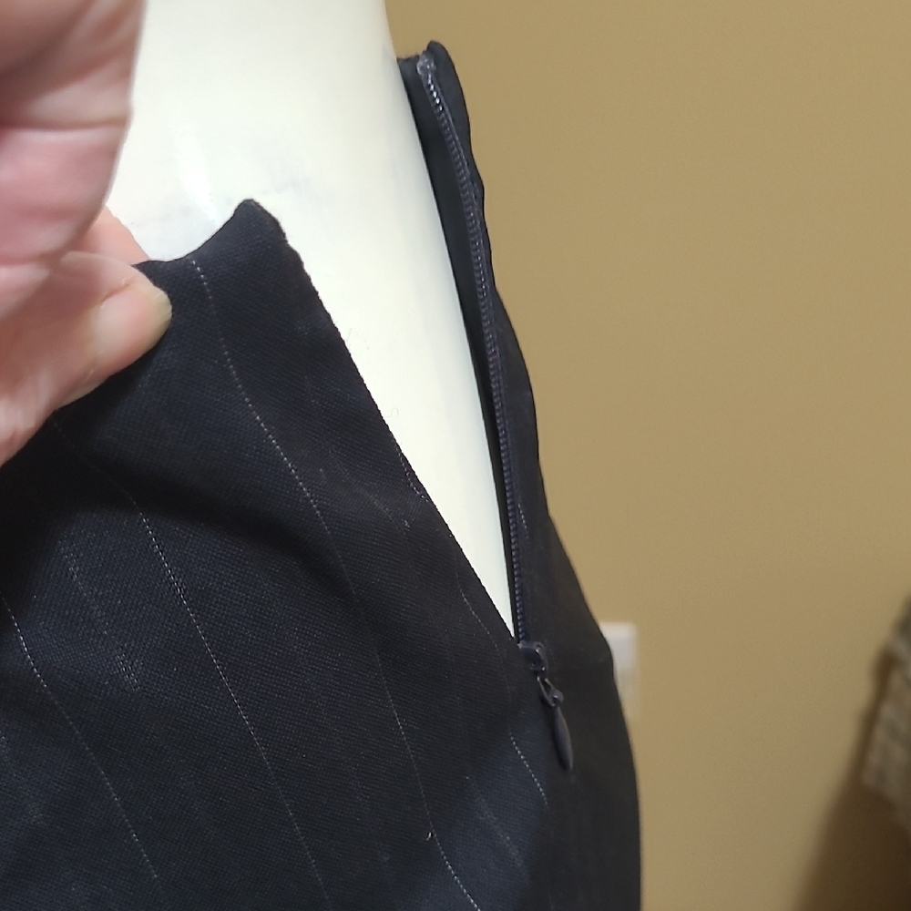 Elegant Tristan & Iseut Pinstripe Skirt - Picture 6 of 8